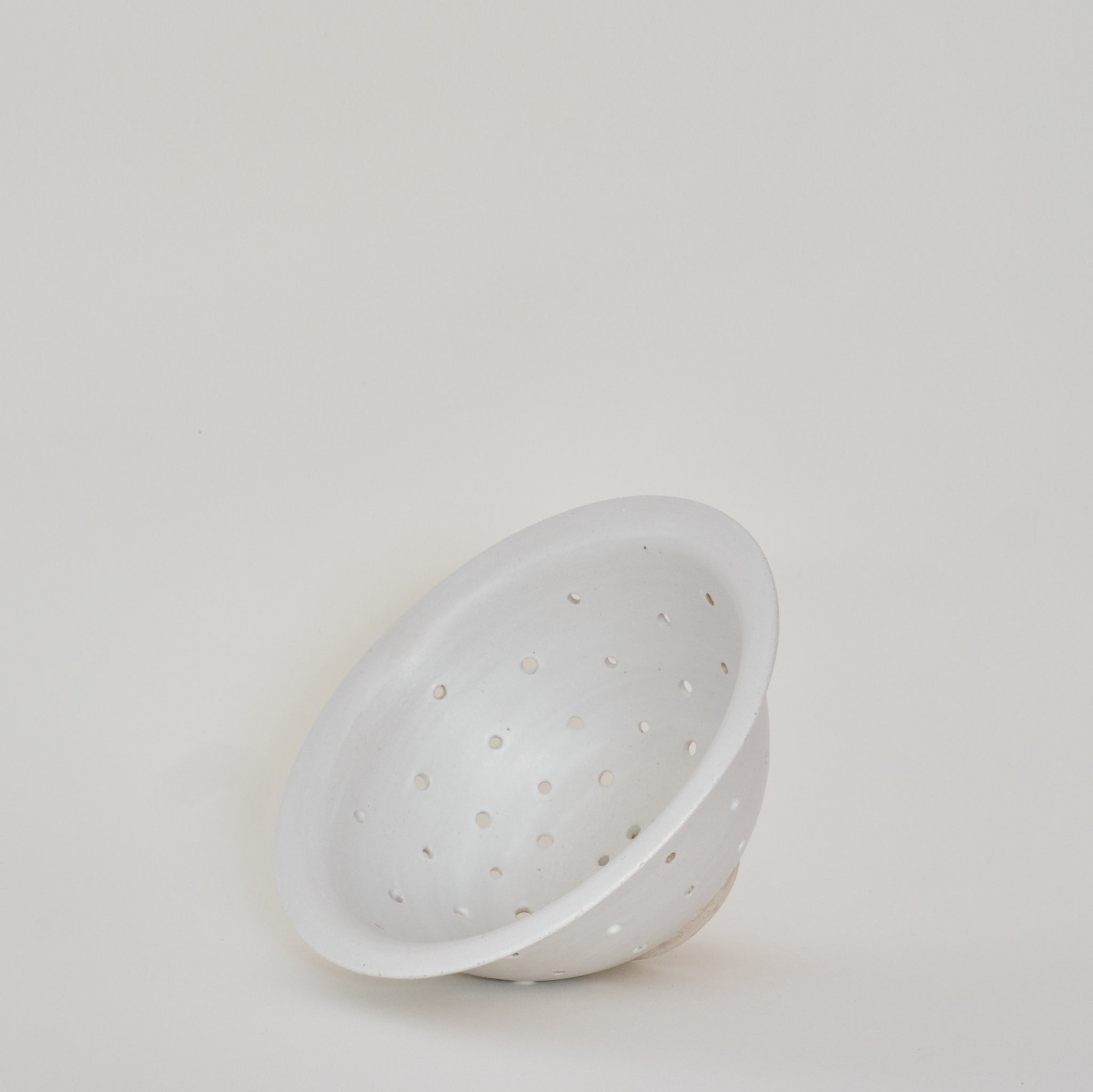 Berry Strainer SWALŌ Ceramics